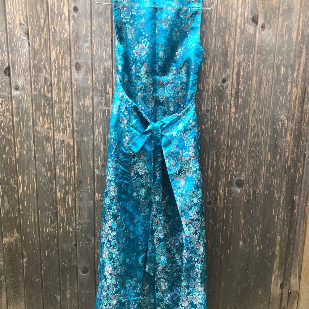 Beautiful teal satin maxi - Picture 7 of 10